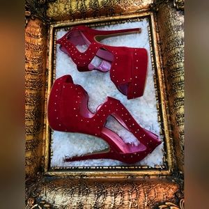 Red Promise Vegan Suede Gold Stud Size 61/2 Heel (P1)